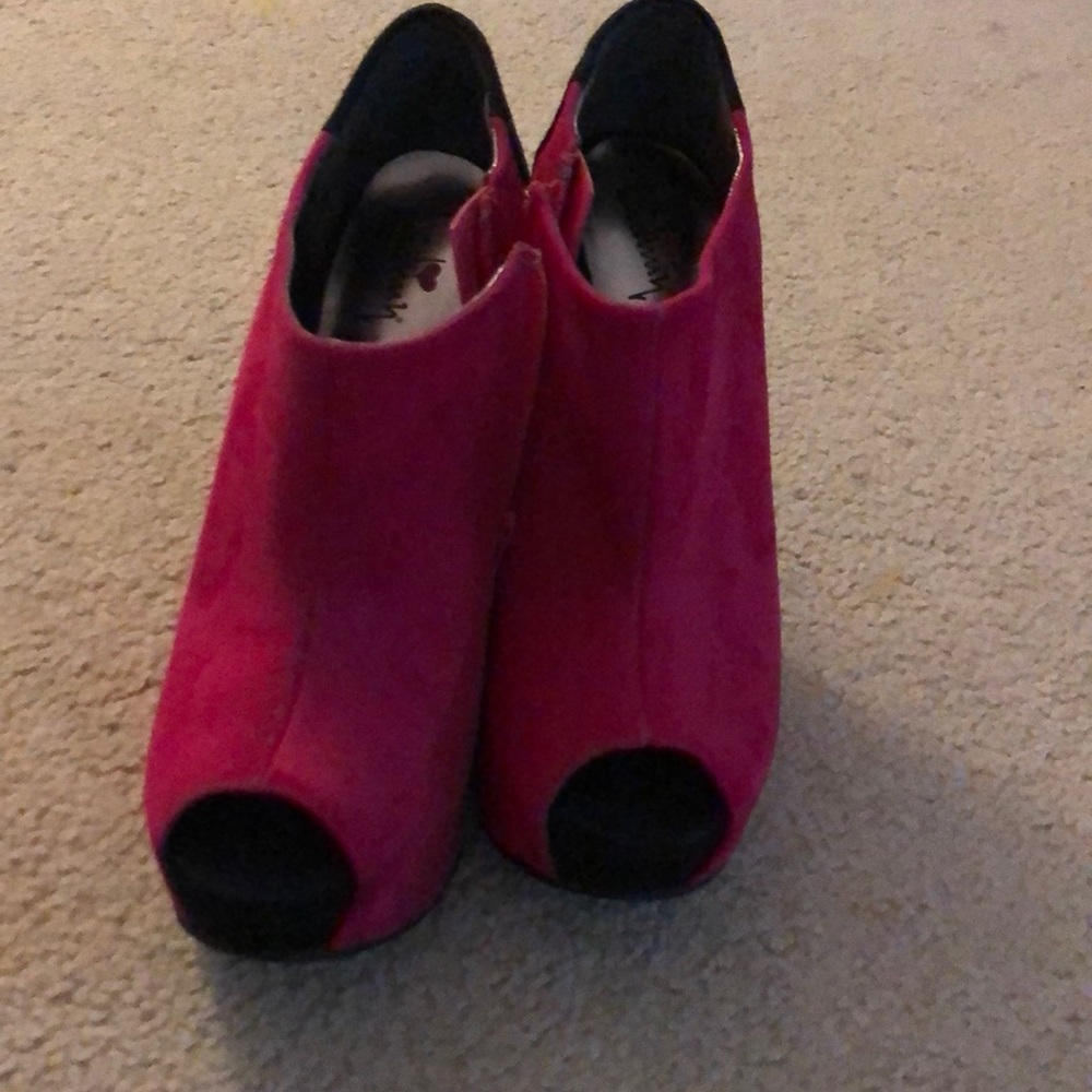 Size 8 peep toes booty